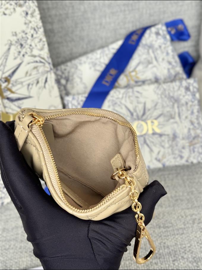 2025228Y250P182128158