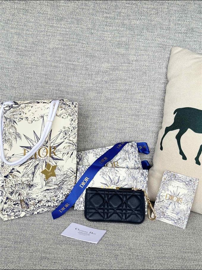 2025228Y250P182128221