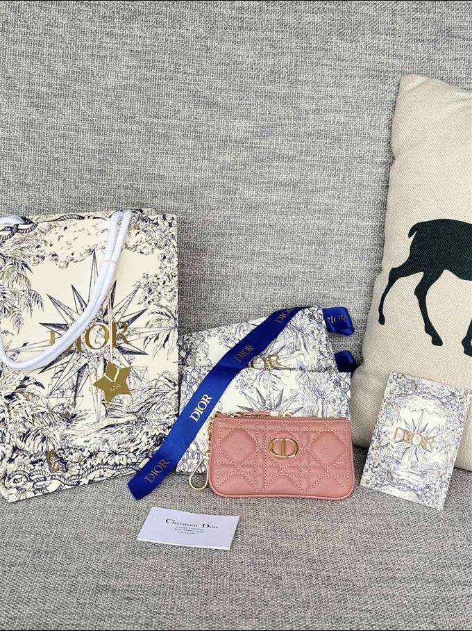 2025228Y250P182128347