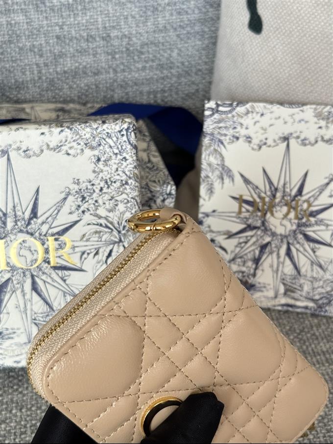 2025228Y270P182133886