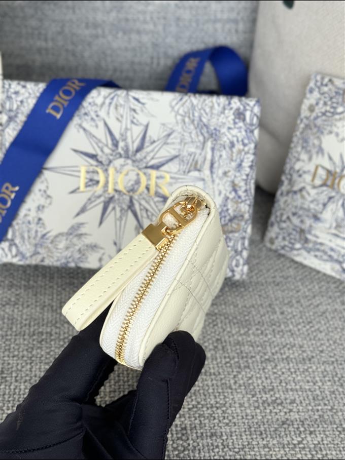 2025228Y270P182134860