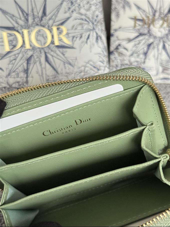 2025228Y270P182136786