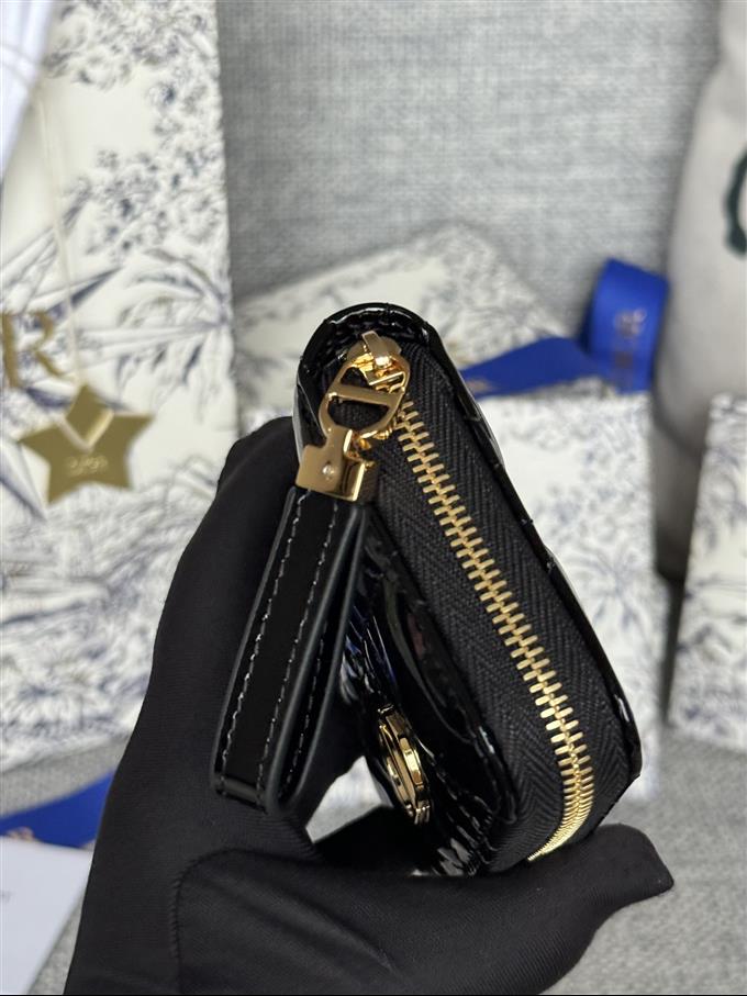 2025228Y270P182136880