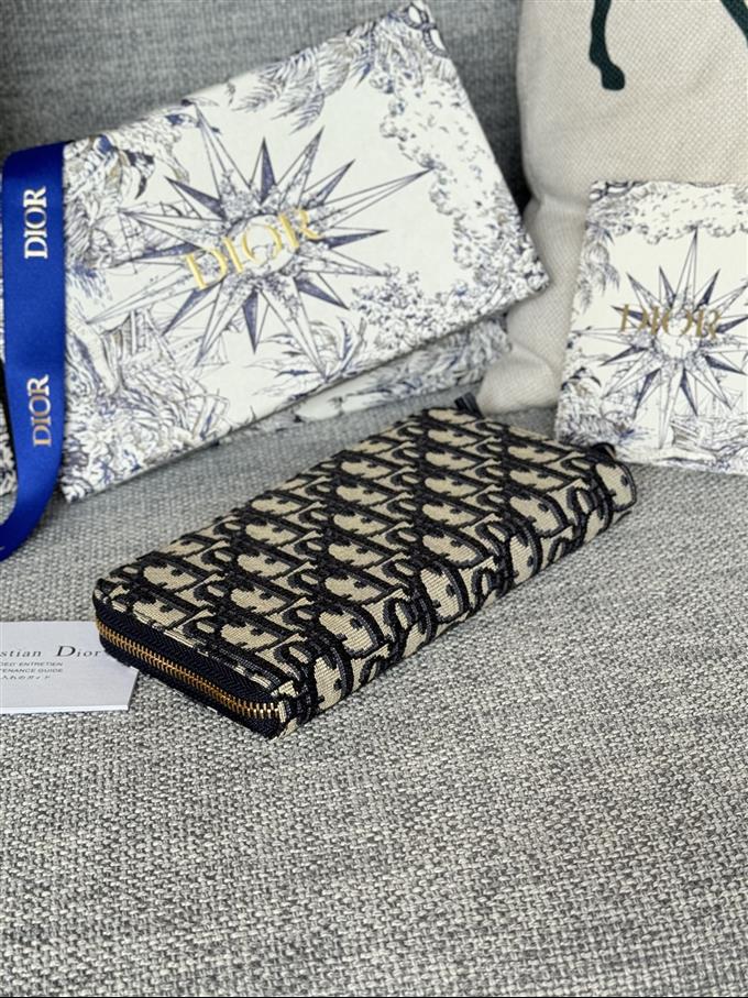 2025228Y270P182137356