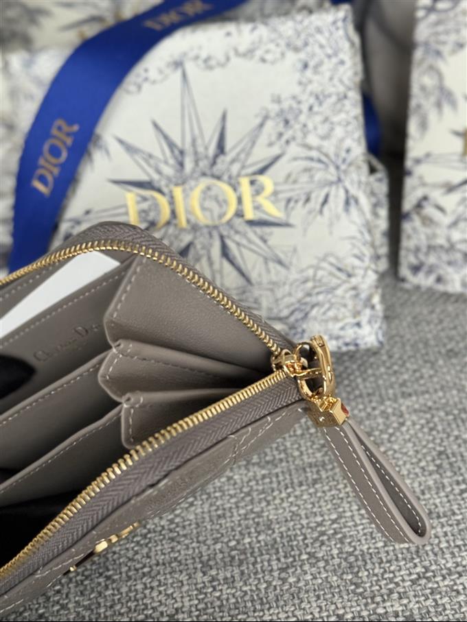 2025228Y270P18213770