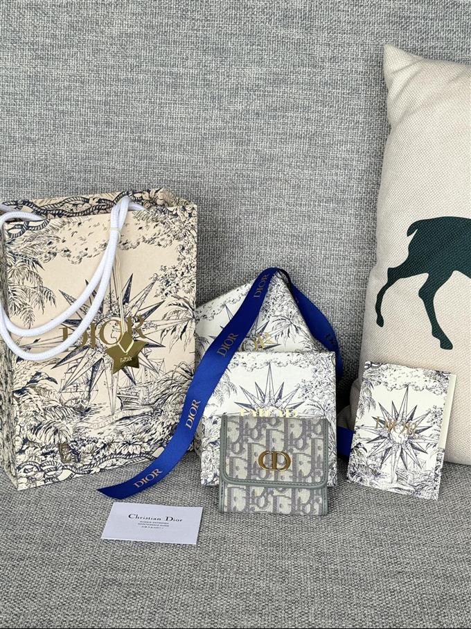 2025228Y280P182137373