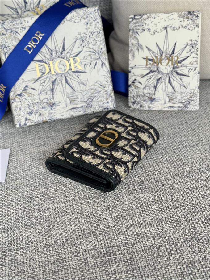 2025228Y280P182137860