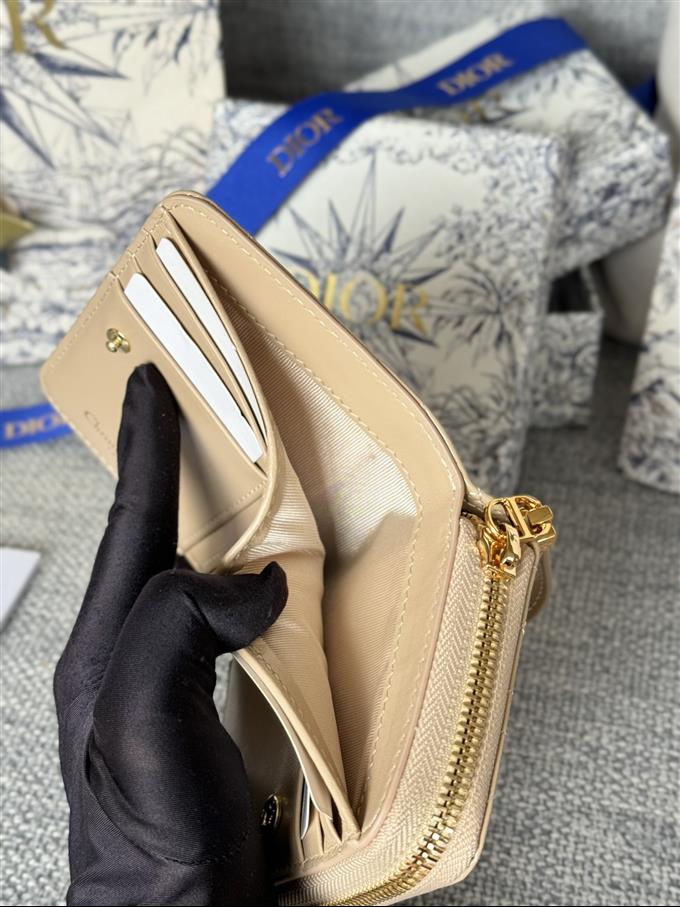 2025228Y330P203710884