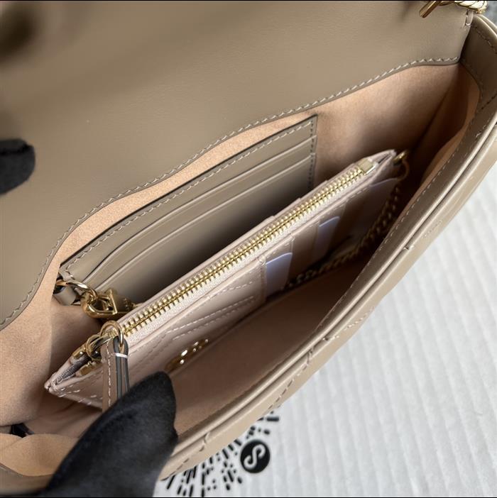 2025210C751526N201815872