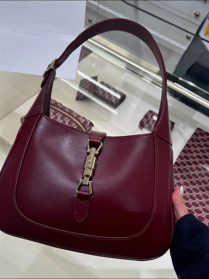 2025210C810232N202032198