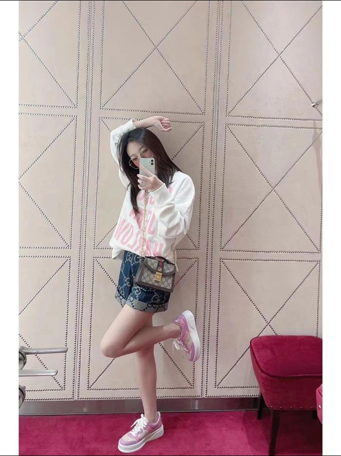 2025210C696180N201824495