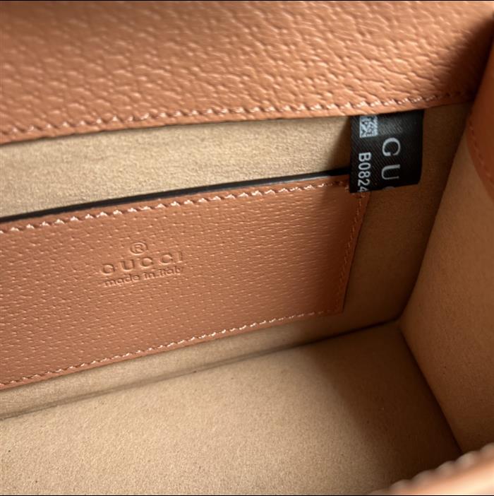 2025210C696180N201824748