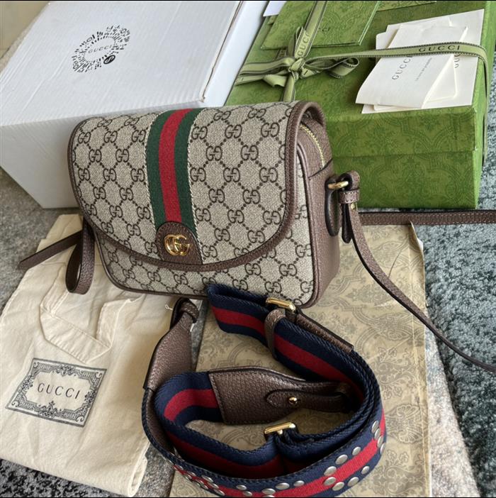 2025210C722117N201827679