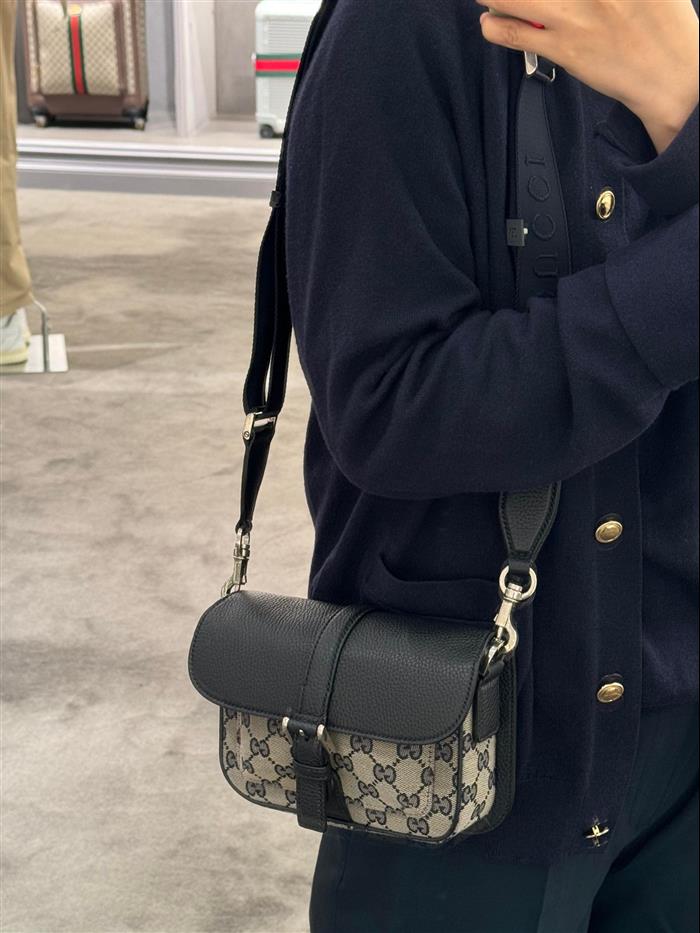 2025210C795213N20215702