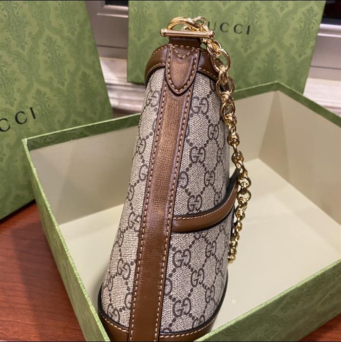 2025210C696011N201916726