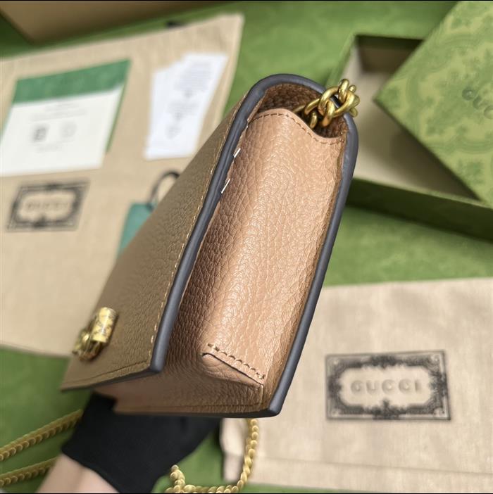 2025210C746056N201917725