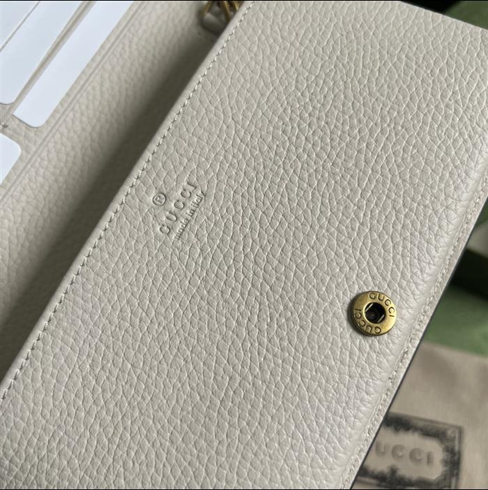 2025210C746056N201917881