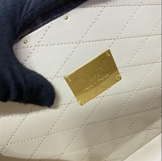 2025224M11114115928852