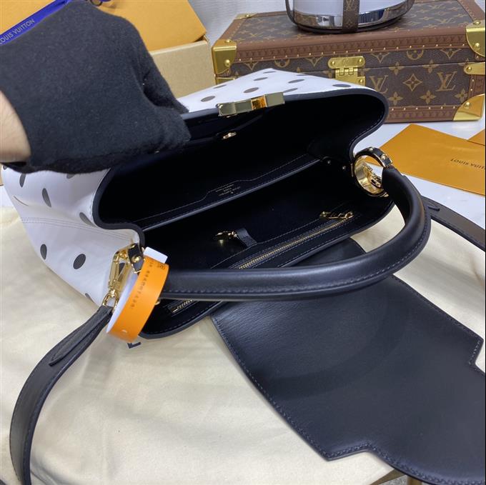 2025224M2037494826924