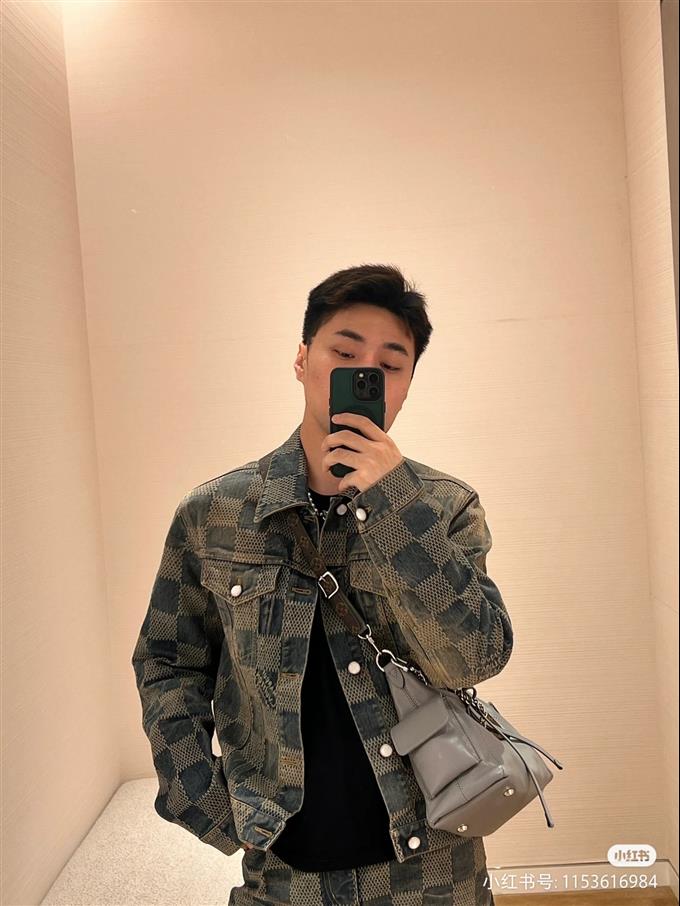 2025224M12579102030844