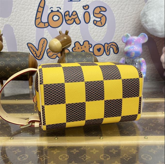 2025224N4056712645784