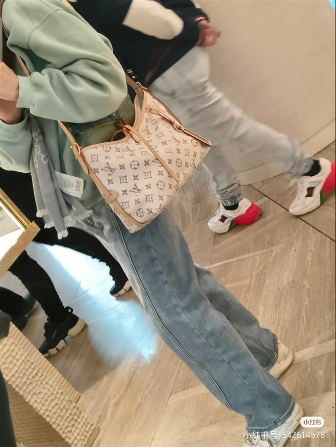 2025224M24707113237581