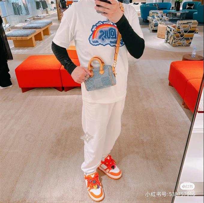 2025224N40682113235261