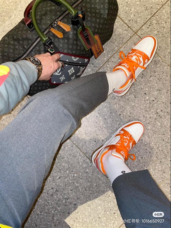 2025224M56856102255857