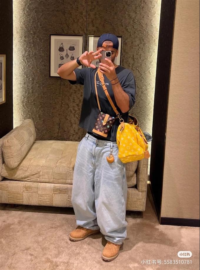 2025224M83344101738802