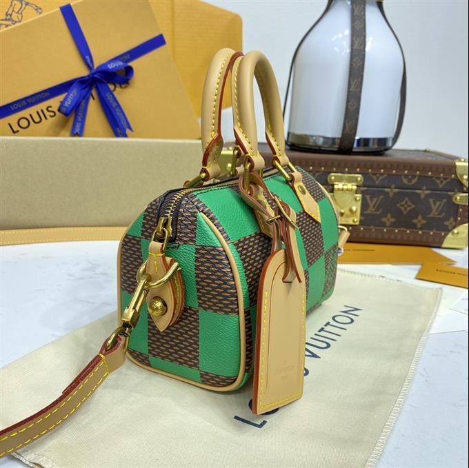 2025224N40611101731352