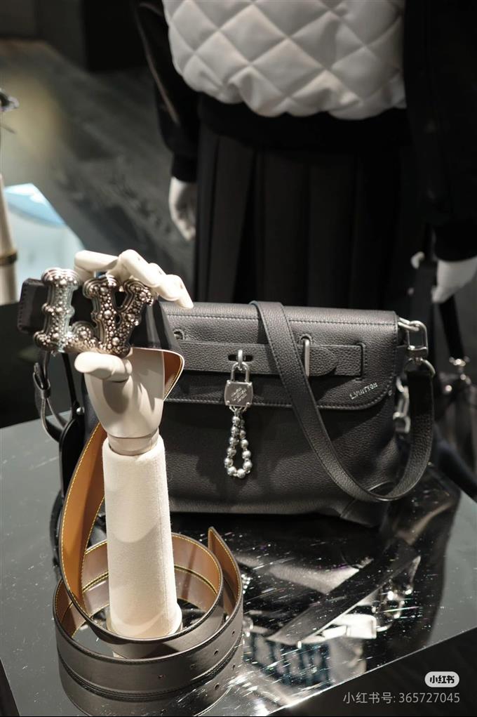 2025224M11607121529900