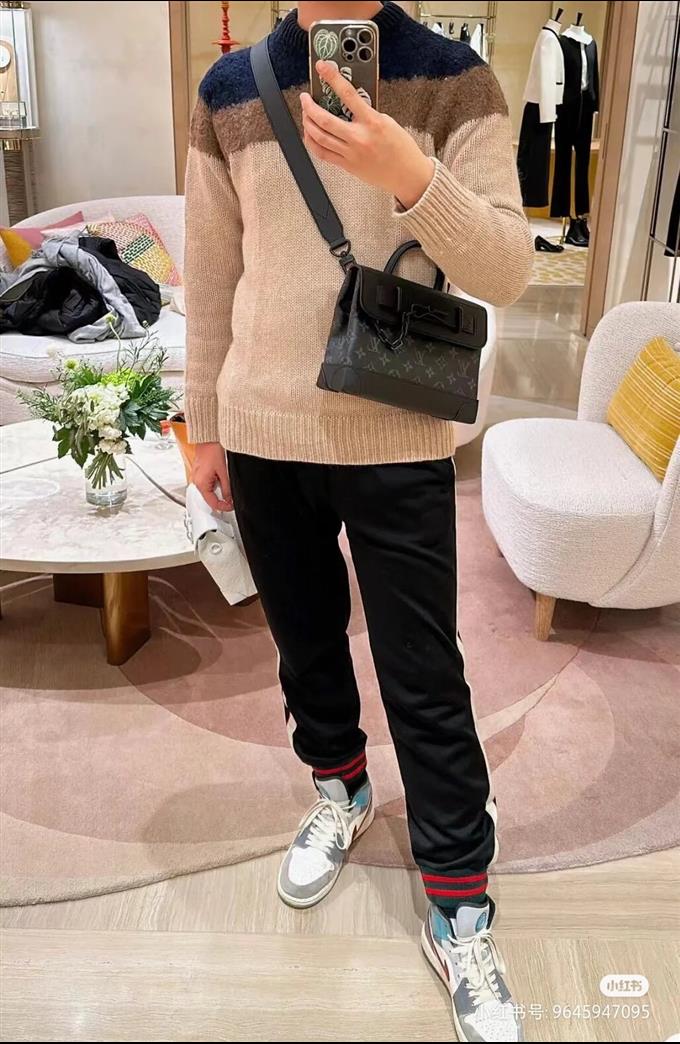 2025224M46953121526301