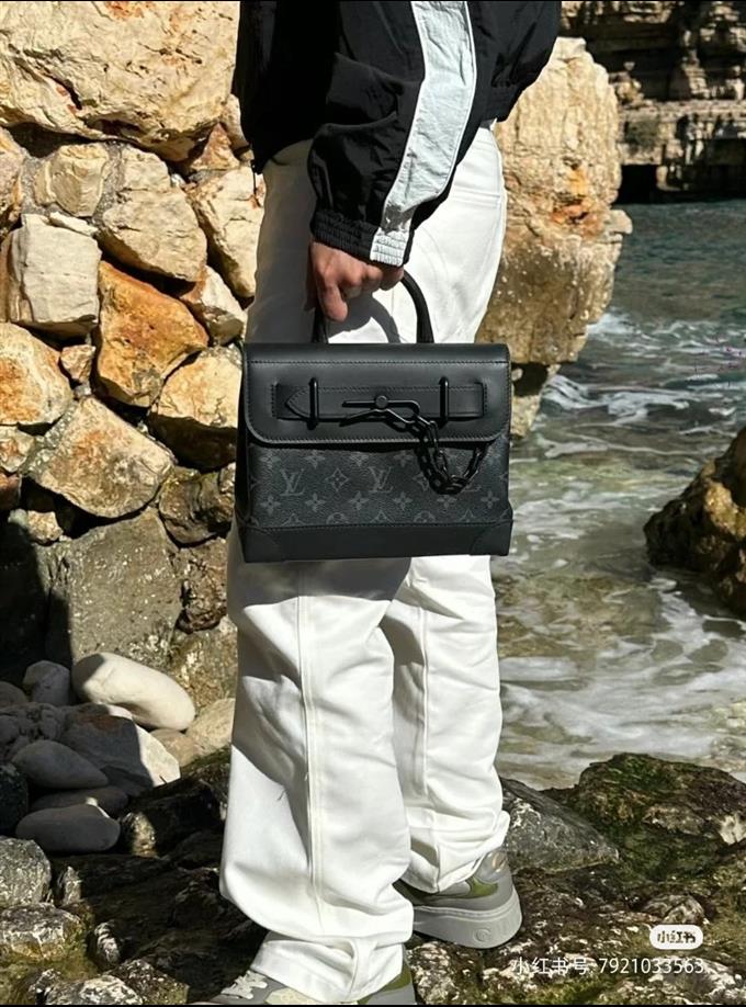 2025224M46953121526331