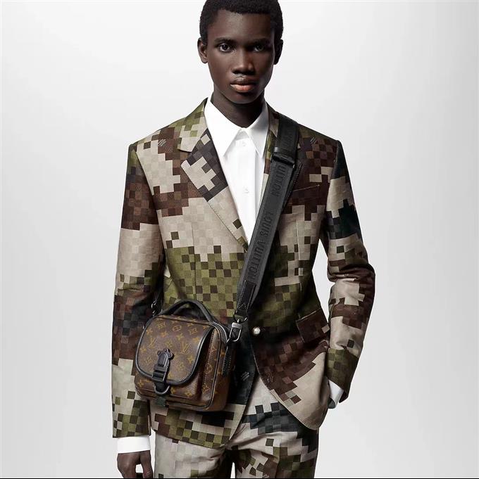 2025224M46973121530371