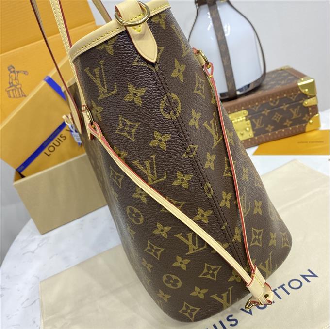 2025224M12257103828171