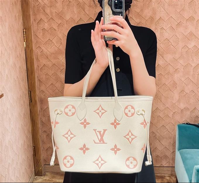 2025224M2157921215641