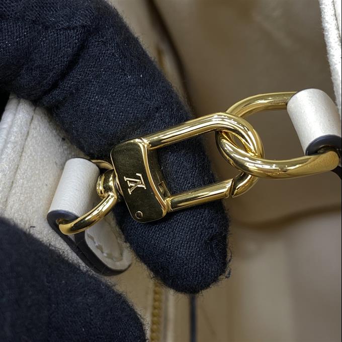 2025224M46569102551565