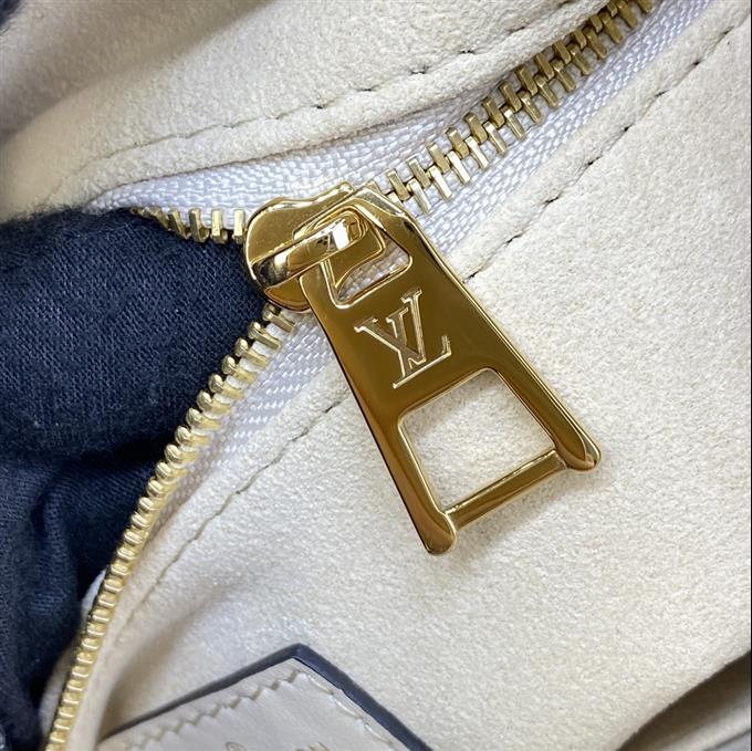 2025224M46569102551581