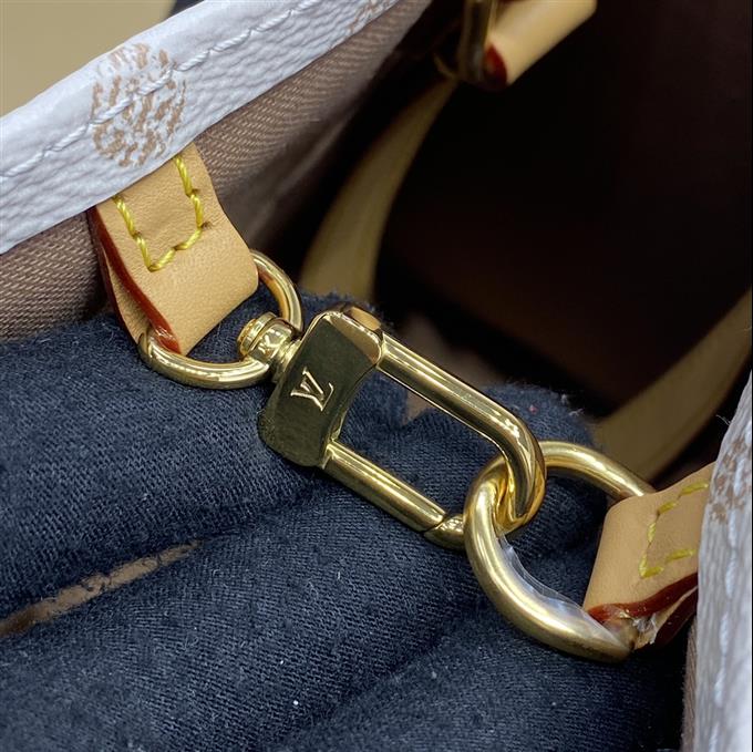 2025224M46912102552384