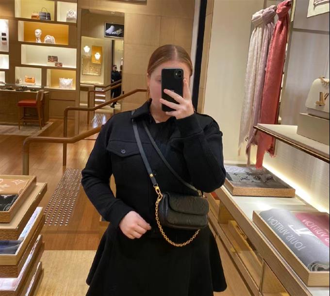 2025224M82154222439513