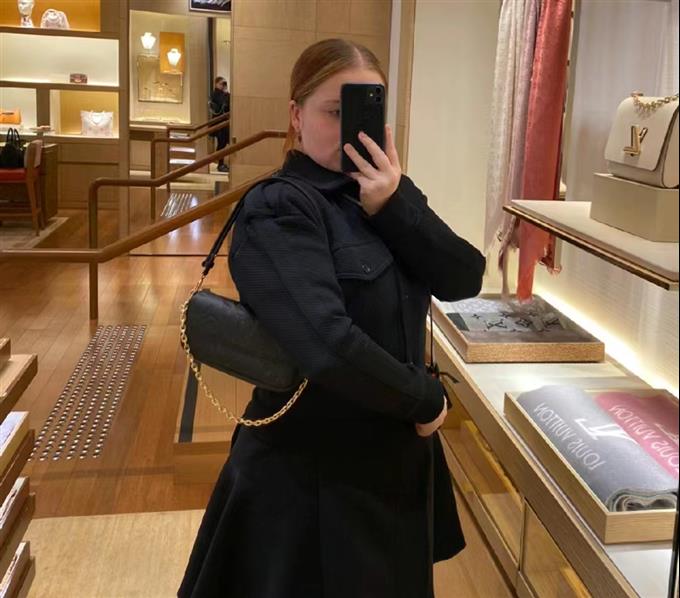 2025224M82154222439529