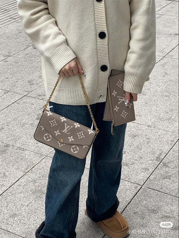 2025224M82610222418156