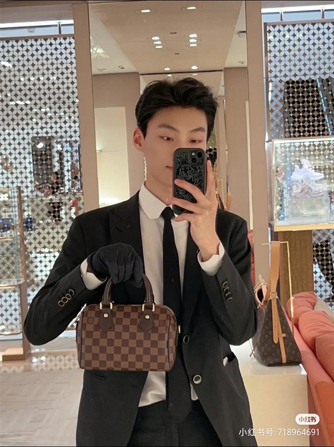 2025224N4048922375470