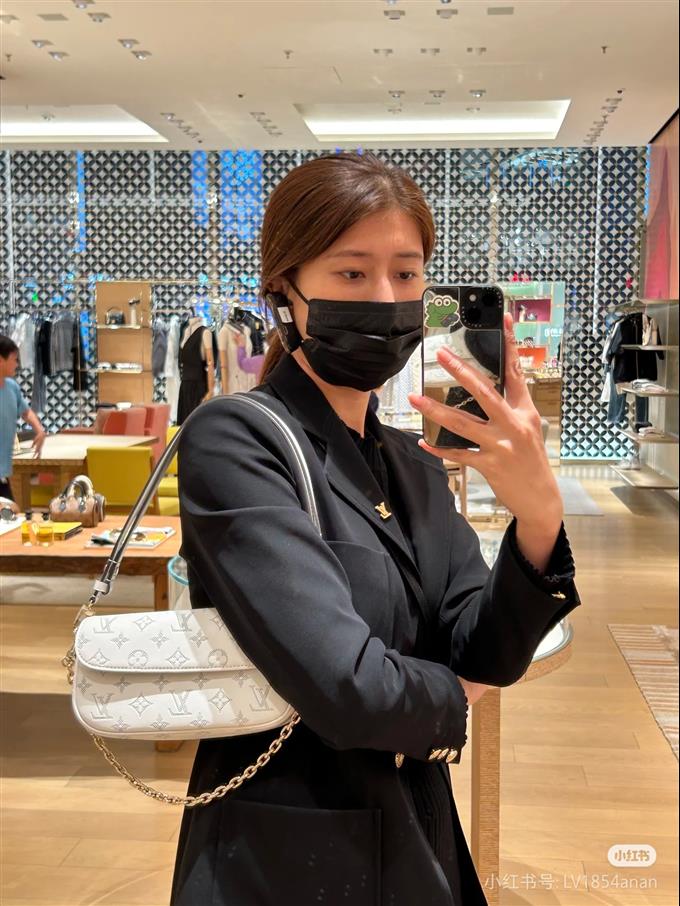 2025224M11299224351887