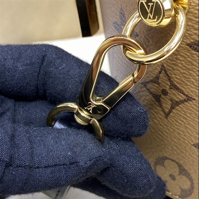 2025224M43986223647795