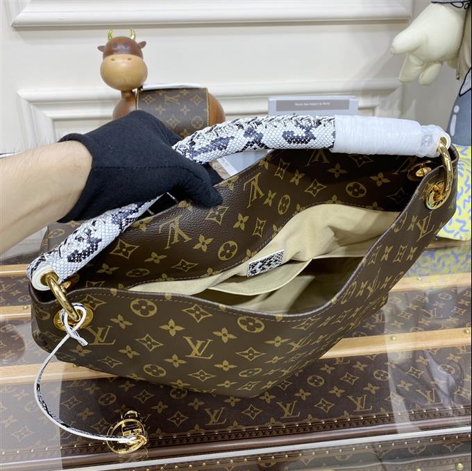 2025224M440101541625