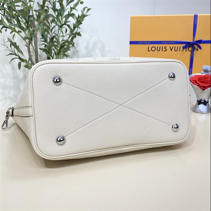 2025224M21851224115682