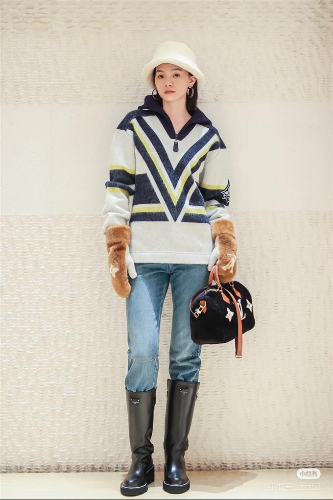 2025224M117971084353