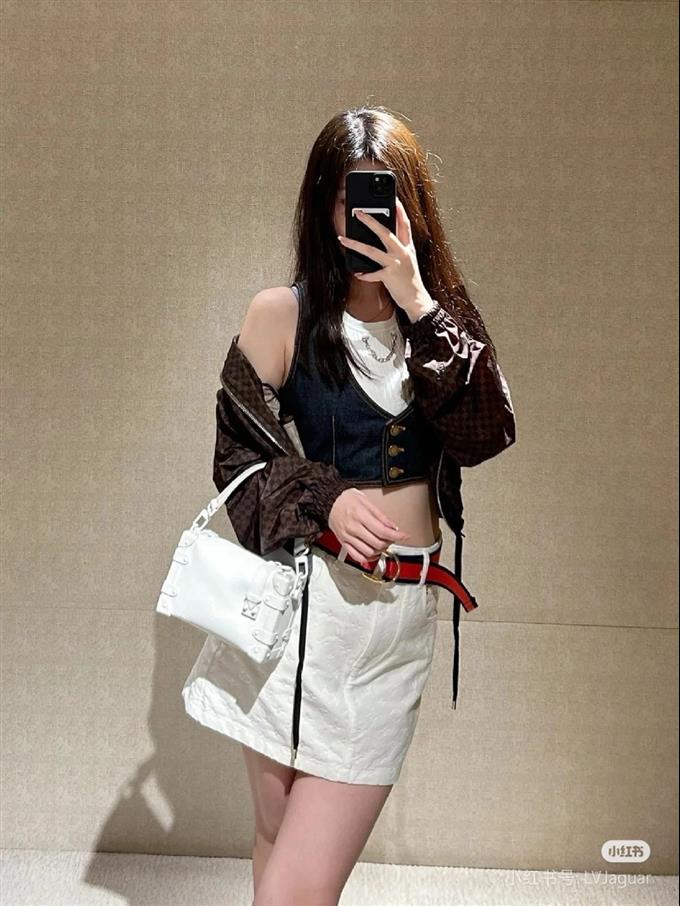 2025224M24304143842704