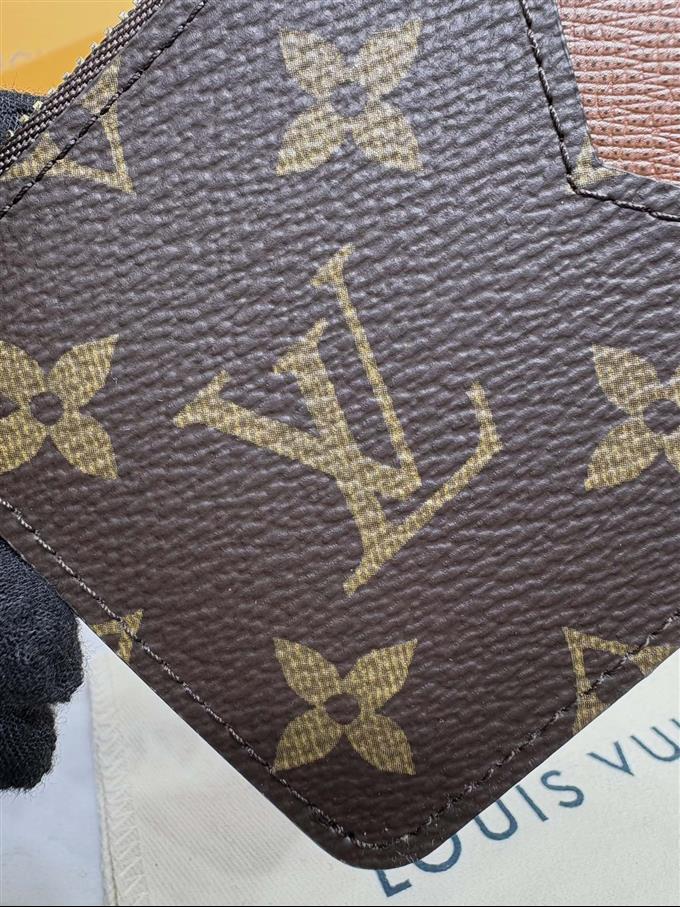 2025224M81880104112369